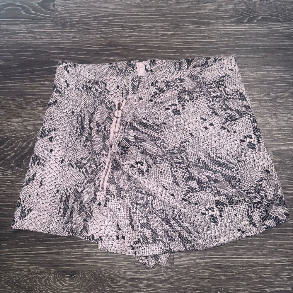 Snakeskin Print Mini Skort